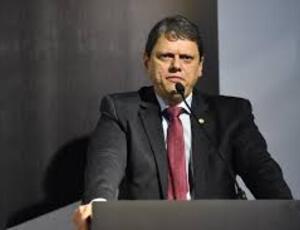 Tarcísio recua de ambições presidenciais em meio a crise na segurança pública de São Paulo