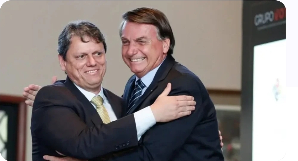 Aliados dizem que Bolsonaro deu aval a candidatura de Tarcísio, mas com Michelle de vice