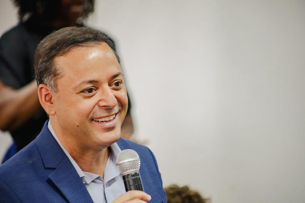 Pesquisa mostra Rodrigo Neves com 72% de aprovação popular em Niterói