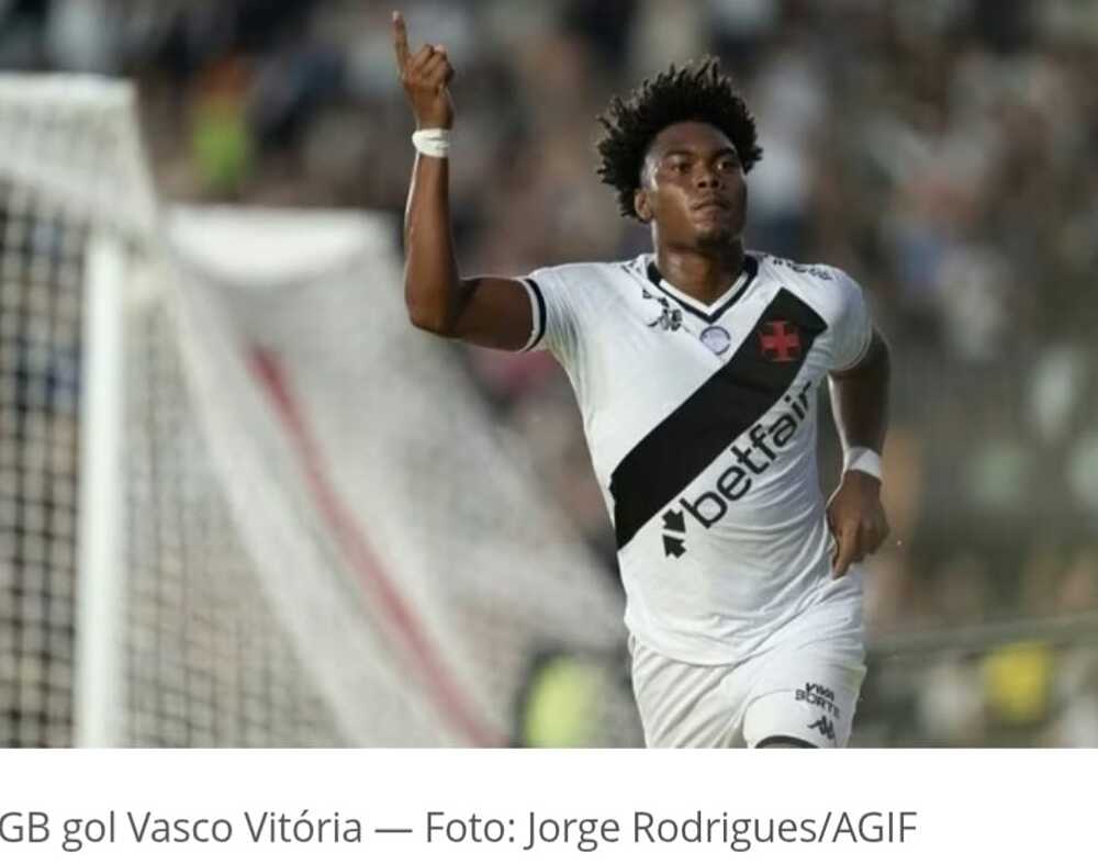 Vasco marca no fim, bate o Vitória e emenda o 4º jogo invicto em casa