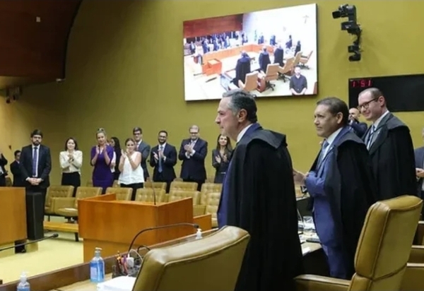 Ministro do governo, membro do TCU e senador são cotados para sucessão de Barroso