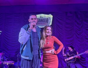 Stephanie Serrat brilha no Rio Scenarium e recebe Cacau Júnior, ex-Soweto