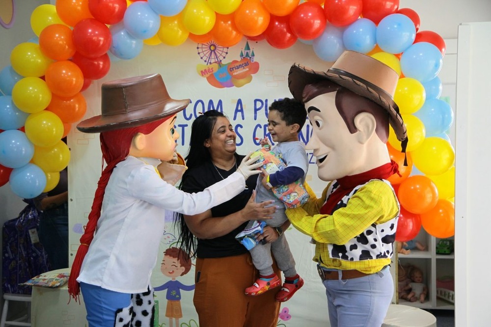 Hospital Geral de Nova Iguaçu celebra Dia das Crianças com pacientes da pediatria