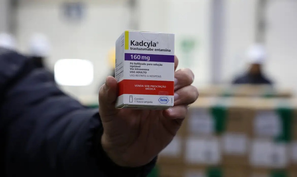 Brasil recebe lote de medicamento para tratar câncer de mama no SUS