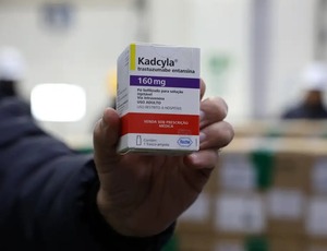 Brasil recebe lote de medicamento para tratar câncer de mama no SUS