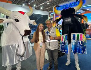 Karla Viana, secretária de turismo de Parintins, conquista destaque na ABAV Expo 2025 ao revelar como festival transforma ilha amazônica em epicentro cultural nacional