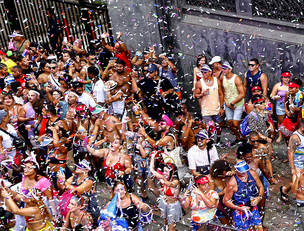Cláudio Castro dá força ao carnaval: Blocos, samba e Jongo brilham como nunca no coração do Povo Carioca!