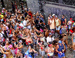Cláudio Castro dá força ao carnaval: Blocos, samba e Jongo brilham como nunca no coração do Povo Carioca!