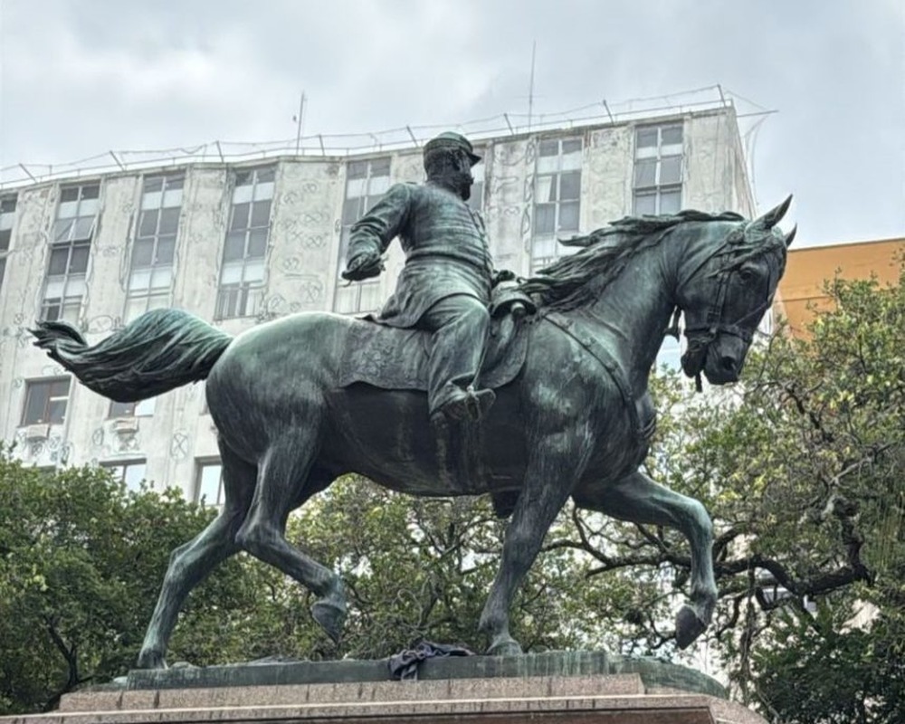 General Osório fica desarmado após furto de espada histórica no Rio de Janeiro