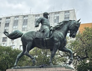 General Osório fica desarmado após furto de espada histórica no Rio de Janeiro