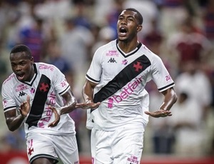 Mesmo com um a menos, Vasco vence Fortaleza por 2 a 0 e sobe na tabela do Brasileirão
