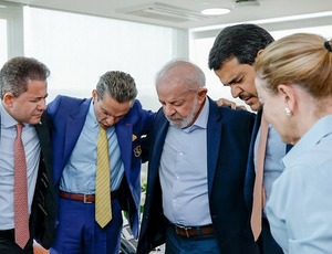 Michelle reage a encontro de Lula com Samuel Ferreira