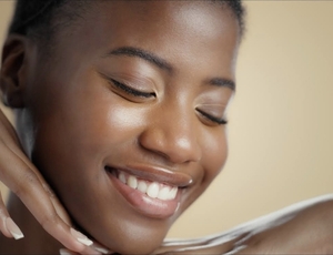Tendência 'No Filter Look' valoriza beleza natural em 2025