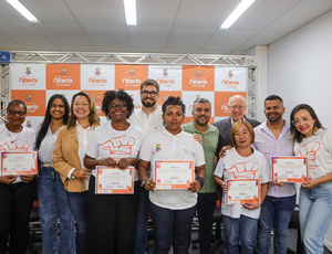 Prefeitura de Niterói entrega diploma aos novos formandos na Escola de Gastronomia Nédio Mocellin, no Fonseca