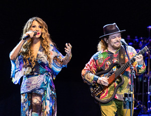 Elba Ramalho e Geraldo Azevedo se apresentam neste domingo (19) na Praia de São Francisco