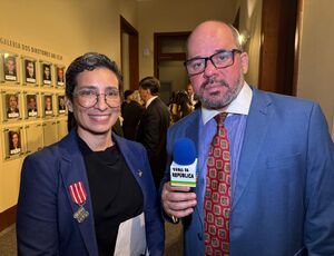 Fabiana Durant recebe medalha de mérito humanitário no Centro Cultural da Justiça Federal