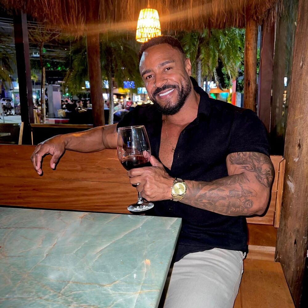 Franklin Gomes, o policial de Dona de Mim, conquista o público e emplaca nova participação na TV