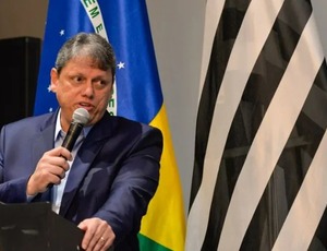Juiz determina que gestão Tarcísio reconduza professores afastados por licença médica