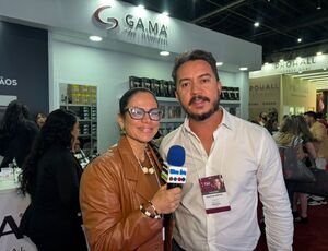 Gerente nacional Douglas Santos revela segredos do secador iQ3 Perfetto que emite oxigênio ativo, na Professional Fair Rio