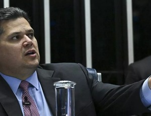Alcolumbre orienta Lula a conversar com senadores antes de nomear Messias