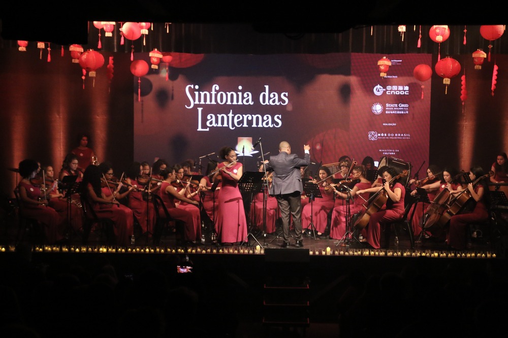 Concerto 'Sinfonia das Lanternas' celebra o Dia da China com noite de integração cultural e emoção no Teatro Claro Mais Rio