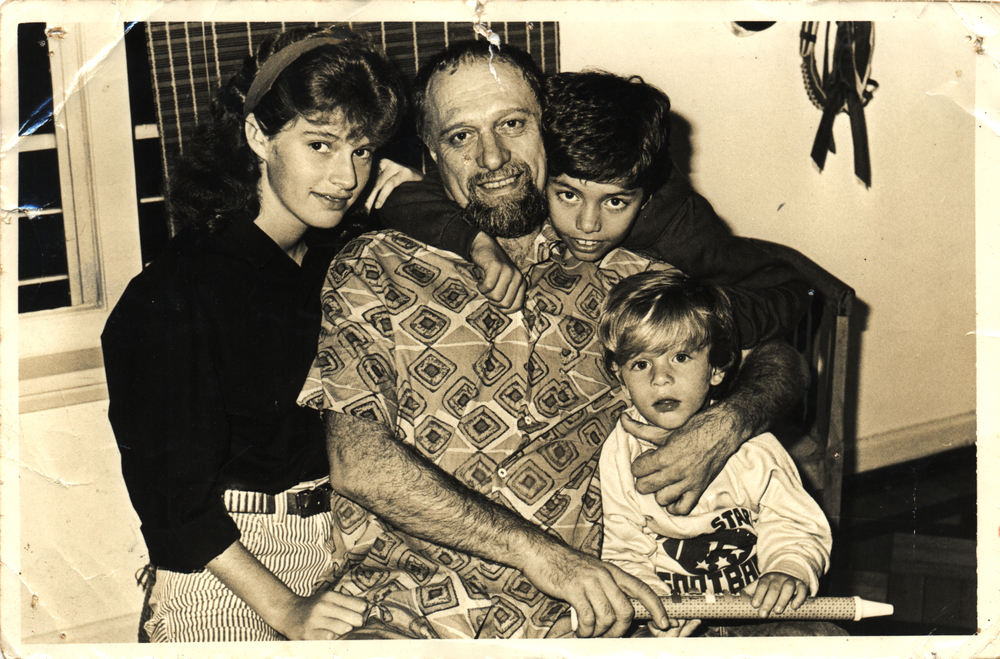Peréio 85 anos: Exposição inédita apresenta acervo do artista para além da dramaturgia