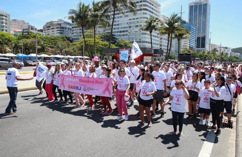 Outubro Rosa: OAB-RJ faz caminhada pela conscientização da prevenção ao câncer de mama