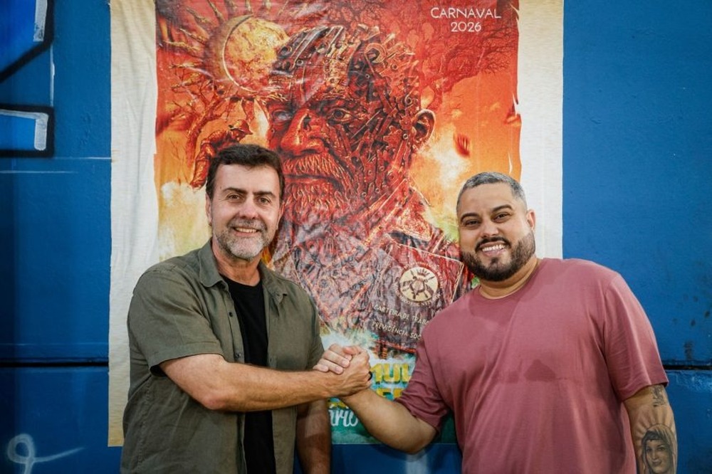 Marcelo Freixo visita Acadêmicos de Niterói e elogia enredo sobre Lul