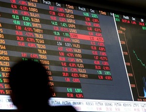 Bolsa bate recorde e dólar cai após reunião entre Lula e Trump