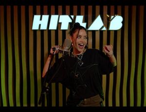 Júlia Rezende te deixa “Sem Ar” em nova Hit Sessions, projeto intimista da HitLab