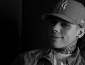MC PH celebra o seu auge com o single “Vivendo no Topo”, produzido pelo premiado trio Los Brasileros