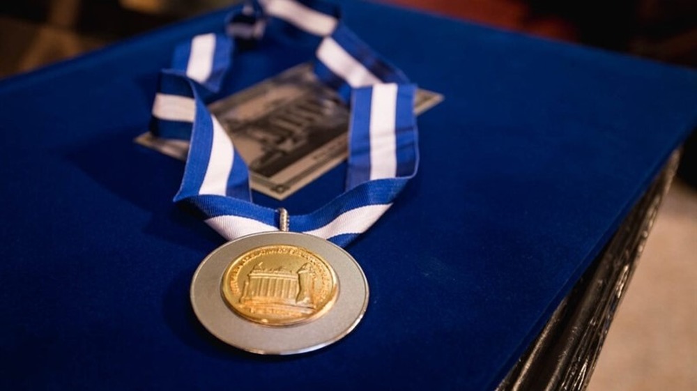 Medalha Tiradentes post mortem a policiais civis e militares mortos durante a Operação Contenção