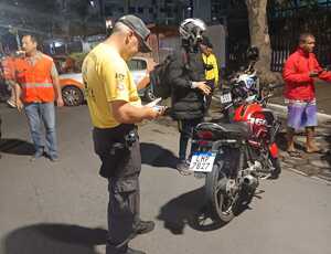 Niterói realiza ação com abordagem de mais de 150 motos em Pendotiba