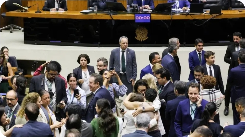 Câmara aprova aumento gradual da licença-paternidade para até 20 dias