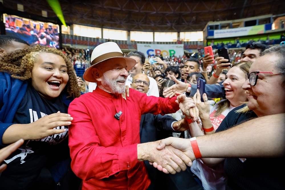 Lula não para de trabalhar pelo Brasil 1 minuto, mas encontra tempo para comemorar a isenção do IR até R$ 5 mil e fala em justiça social