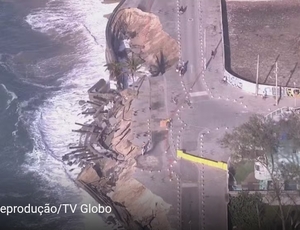 Mar invade Praia da Macumba no Rio e ameaça infraestrutura da orla