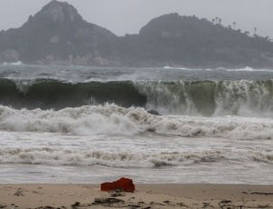 Temporal e ventania causam caos no Rio: metrô e aeroporto sofrem impactos