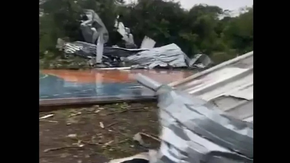 Tornado causa destruição e deixa ao menos cinco mortos no interior do Paraná