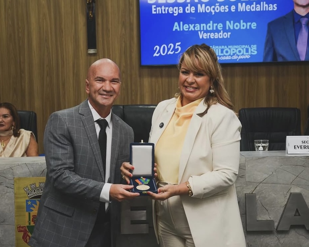 Everline Lima recebe a Medalha Farid Abrão na Câmara Municipal de Nilópolis