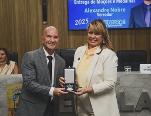 Everline Lima recebe a Medalha Farid Abrão na Câmara Municipal de Nilópolis