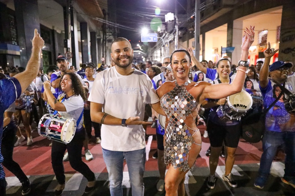 Vanessa Rangeli estreia na Amaral Peixoto como Rainha de Bateria da Acadêmicos de Niterói