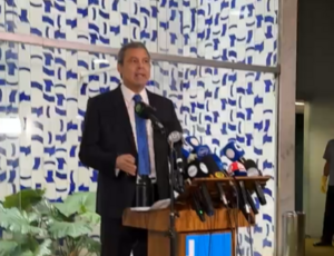 ASSISTA: Lindbergh Farias denuncia relatório como 'nova PEC da Blindagem' e alerta para riscos à segurança nacional