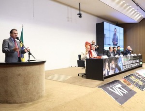 Na Câmara dos Deputados, ministro do Trabalho defende o fim da escala 6x1
