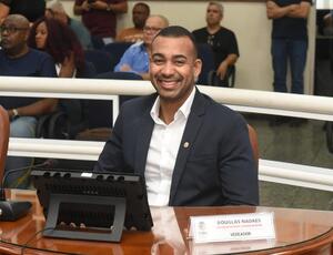 Lei do vereador Douglas Nadaes, de Nova Iguaçu, garante matrícula de alunos com deficiência mediante laudo ou carteiras oficiais
