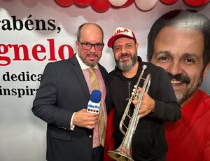 Fabiano 'TromPetista', que viralizou ao 'enterrar' Bolsonaro com música no Congresso, promete repetir a dose na prisão de Bolsonaro na Papuda. Julgamento de Bolsonaro termina hoje