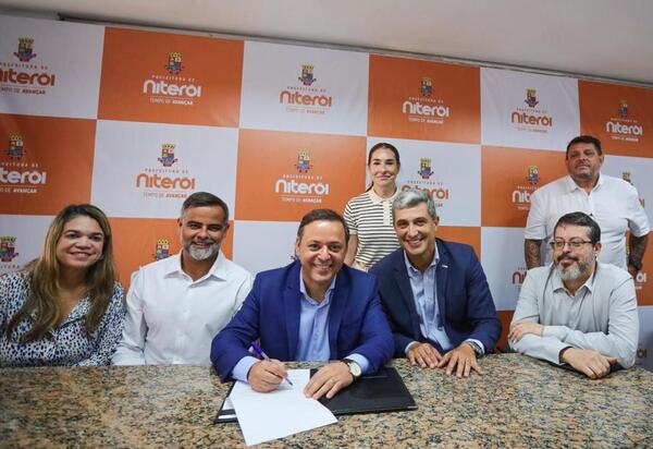 Prefeito de Niterói assina ordem de início das obras de revitalização da Avenida Amaral Peixoto