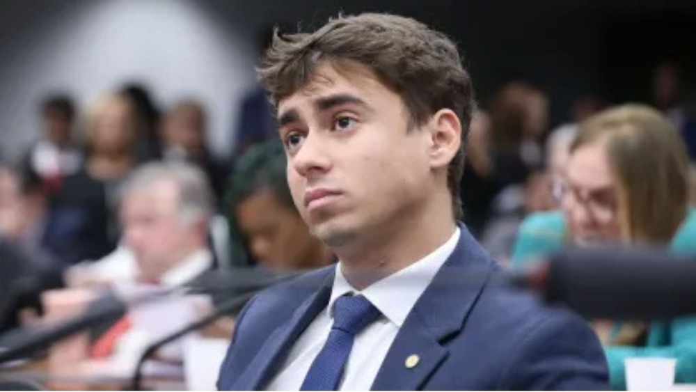 Nikolas Ferreira vai para El Salvador e fala com ministro de Bukele