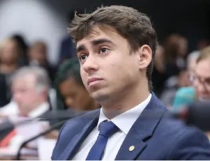 Nikolas Ferreira vai para El Salvador e fala com ministro de Bukele
