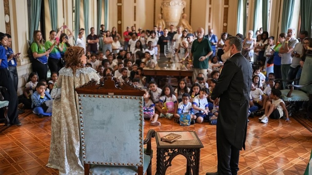Alerj celebra a proclamação da República com visita teatralizada no palácio Tiradentes
