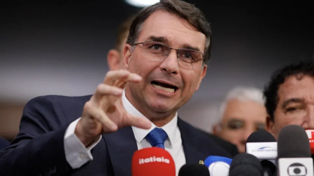 Eduardo deve apoiar Flávio como plano B a Jair Bolsonaro
